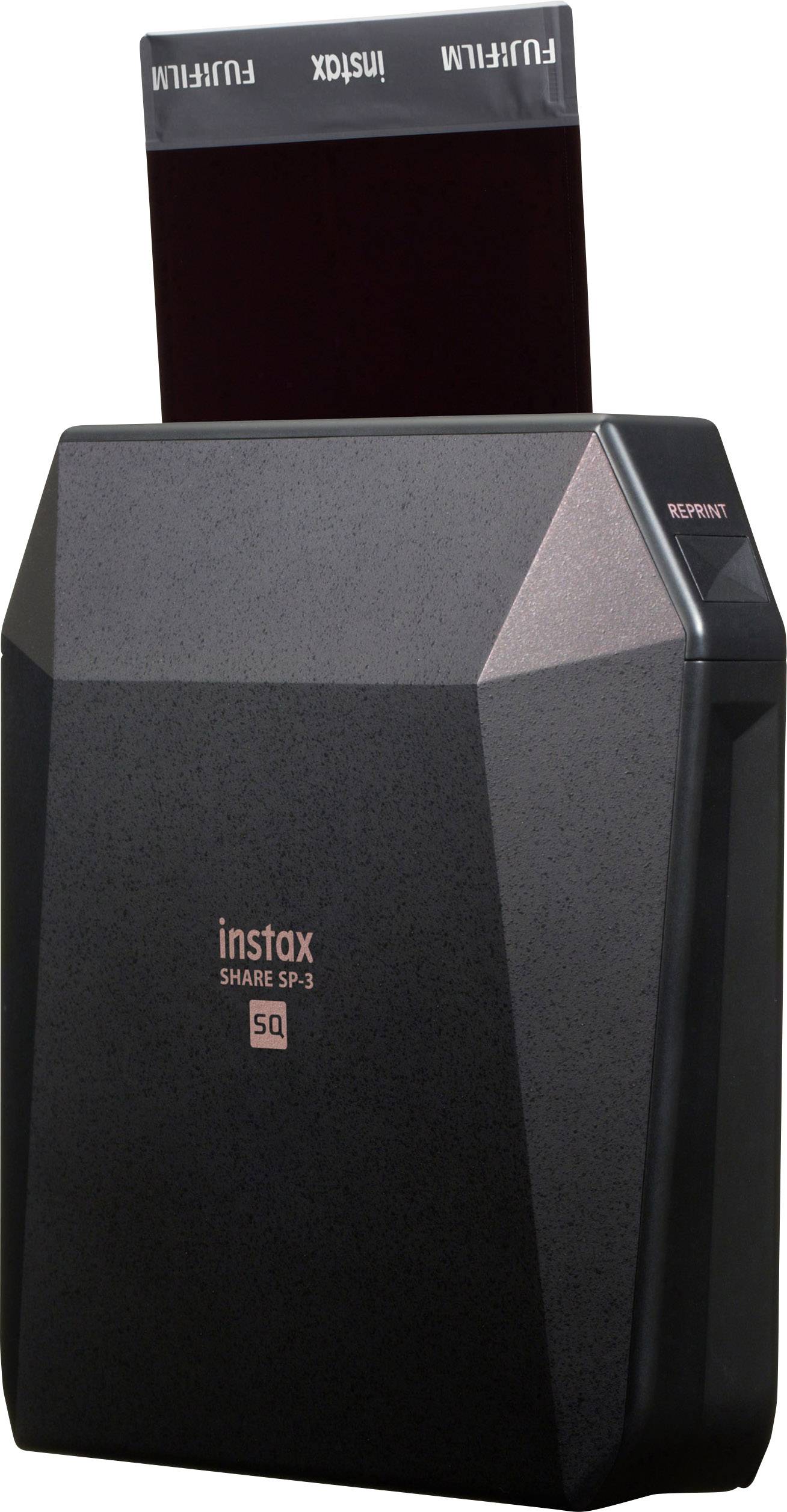 Un imprimante photo portable avec une photo en cours d'impression. L'appareil est noir et porte le nom de marque 'instax SHARE SP-3'.