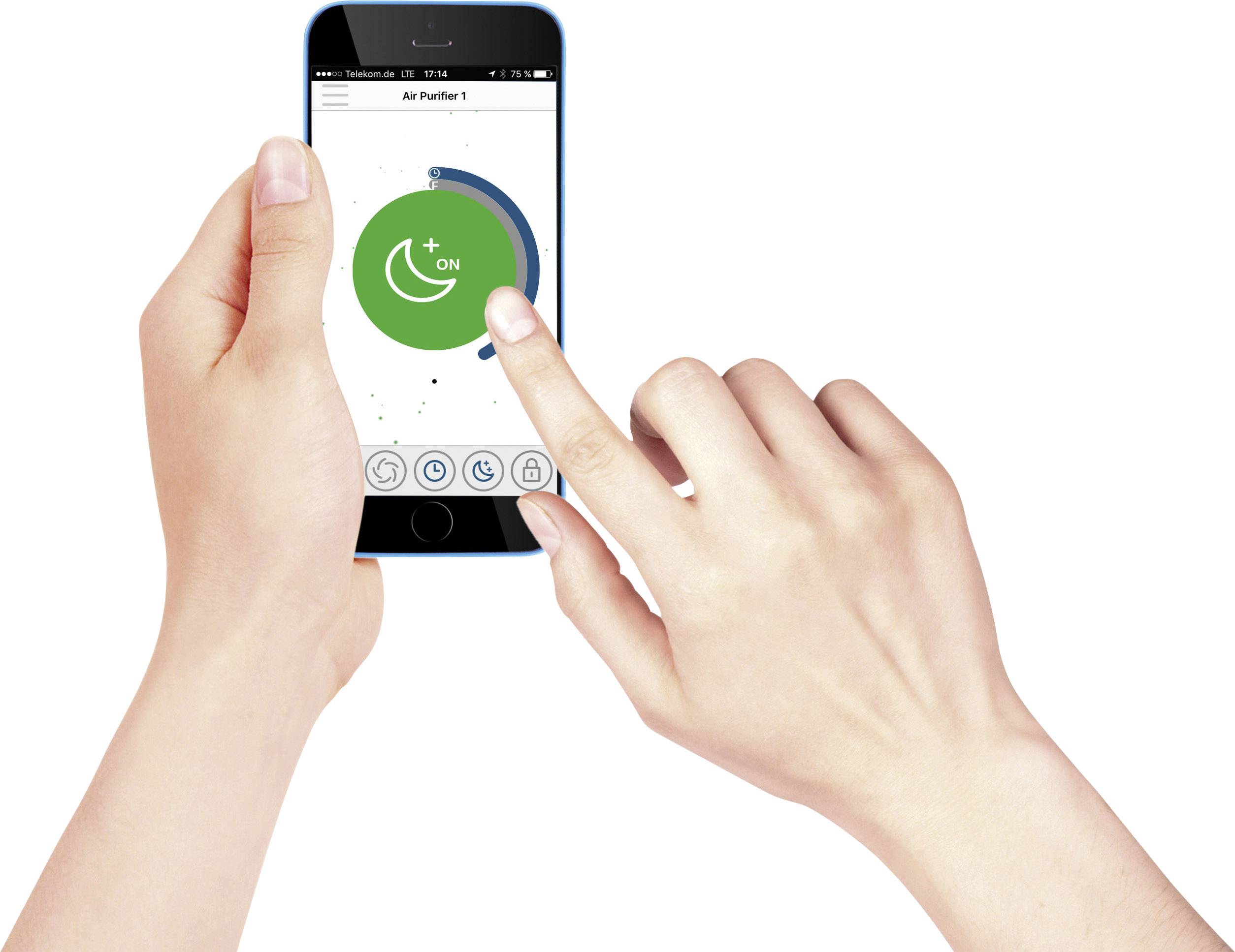 Une main manipule un smartphone avec une application pour un purificateur d'air. L'écran affiche 'ON' dans un cercle vert et des options de contrôle.