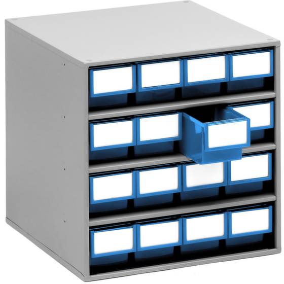 Casier métallique à cinq rangées, contenant des tiroirs bleus avec des étiquettes blanches, un tiroir étant légèrement ouvert.