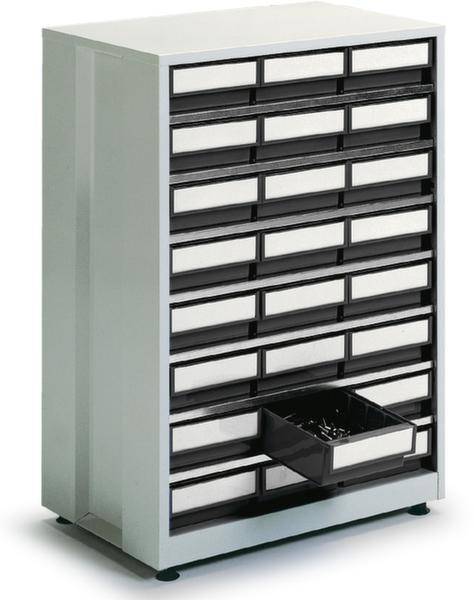 Un grand meuble de rangement avec plusieurs petits tiroirs ouverts, portant des étiquettes blanches, probablement destiné au stockage de petits objets.