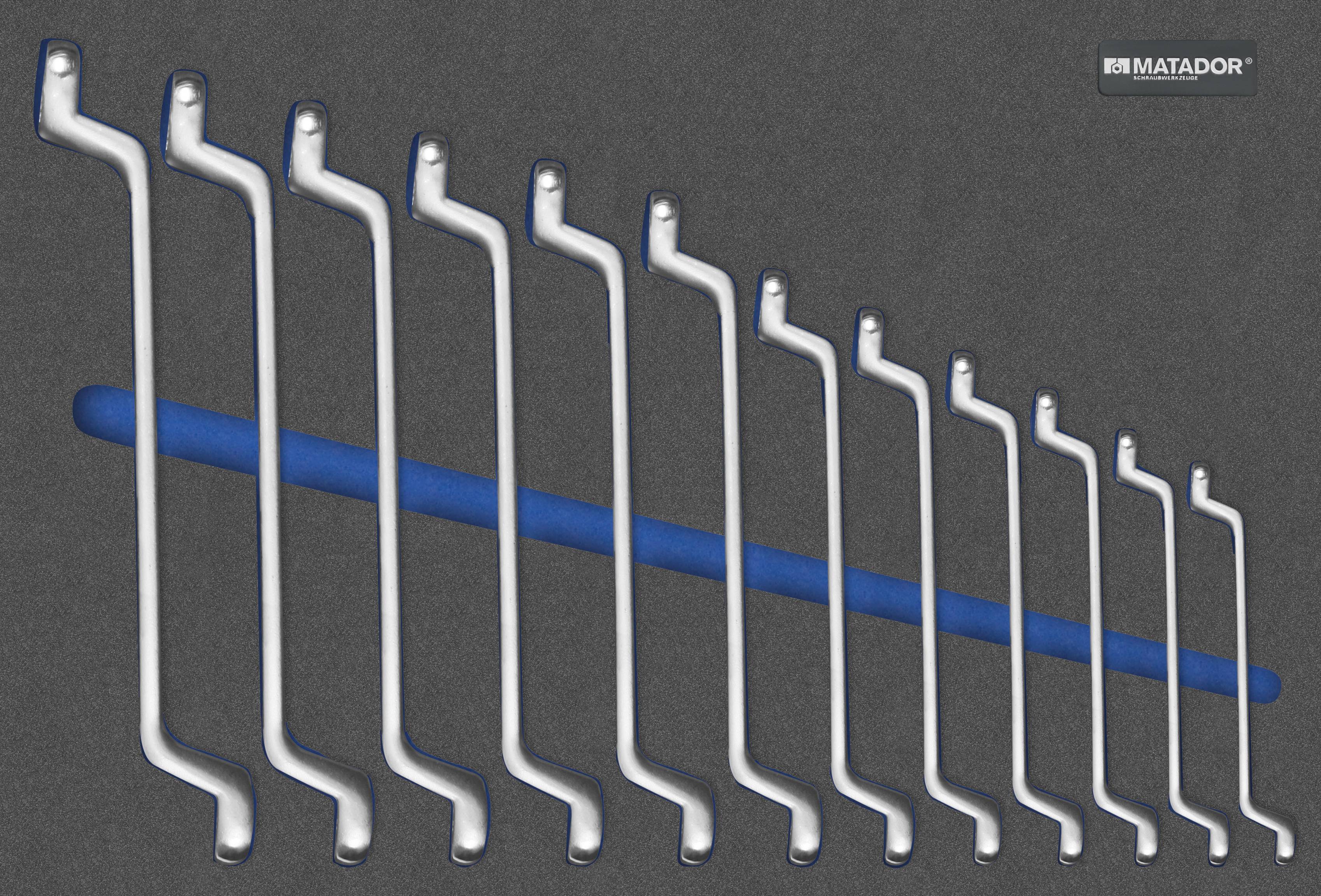 Une rangée de tubes argentés disposés en parallèle avec un tube bleu en arrière-plan et la marque 'Matador' en haut à droite.