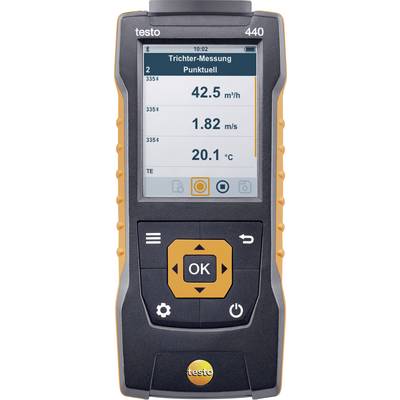 Un anémomètre portable avec écran. Affiche les mesures de flux d'air : '42,5 m/h', '1,82 m²' et '20,1 °C'. Appareil de Testo.