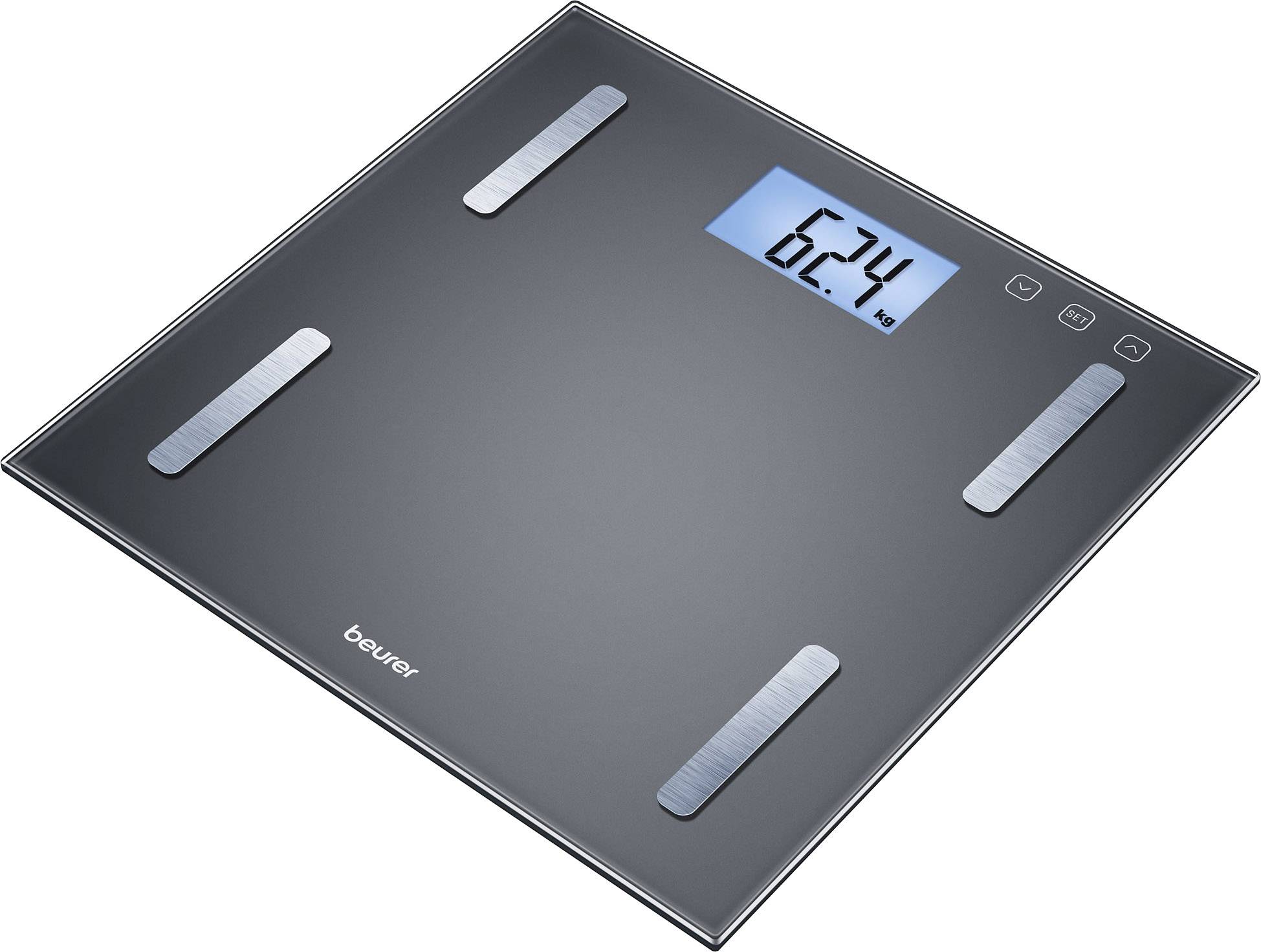 Balance numérique de personne avec un affichage indiquant un poids de 62,4 kg.