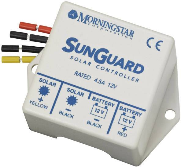 Un régulateur de charge solaire 'SunGuard' de Morningstar avec des bornes pour le panneau solaire (noir/jaune) et la batterie (noir/rouge). Adapté pour 4,5A, 12V.