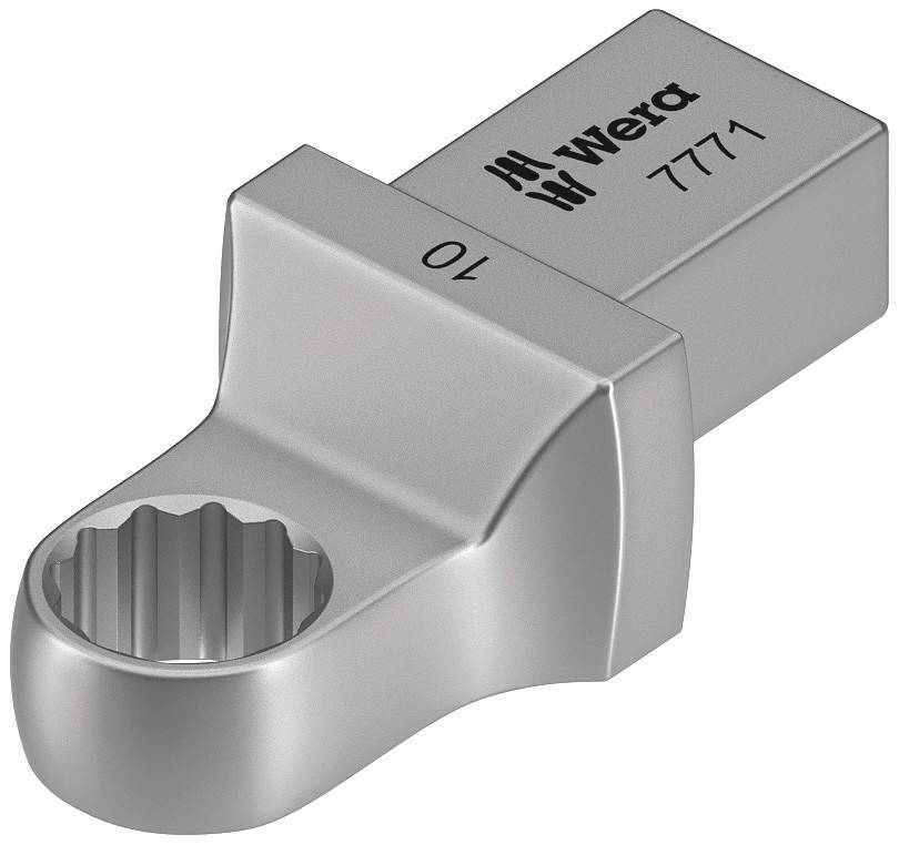 Un adaptateur argenté de Wera portant l'inscription « 7771 ». Il présente un rainurage intérieur et est conçu pour une utilisation avec des outils.