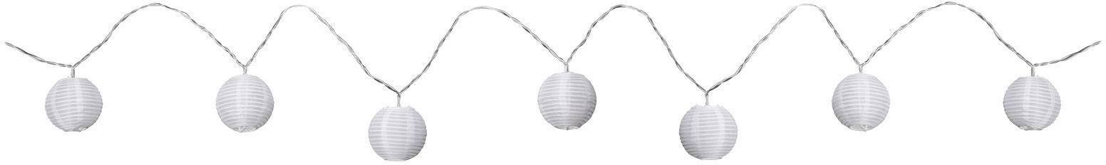 Lanternes en papier blanc suspendues à une corde, pouvant être utilisées comme éclairage décoratif.