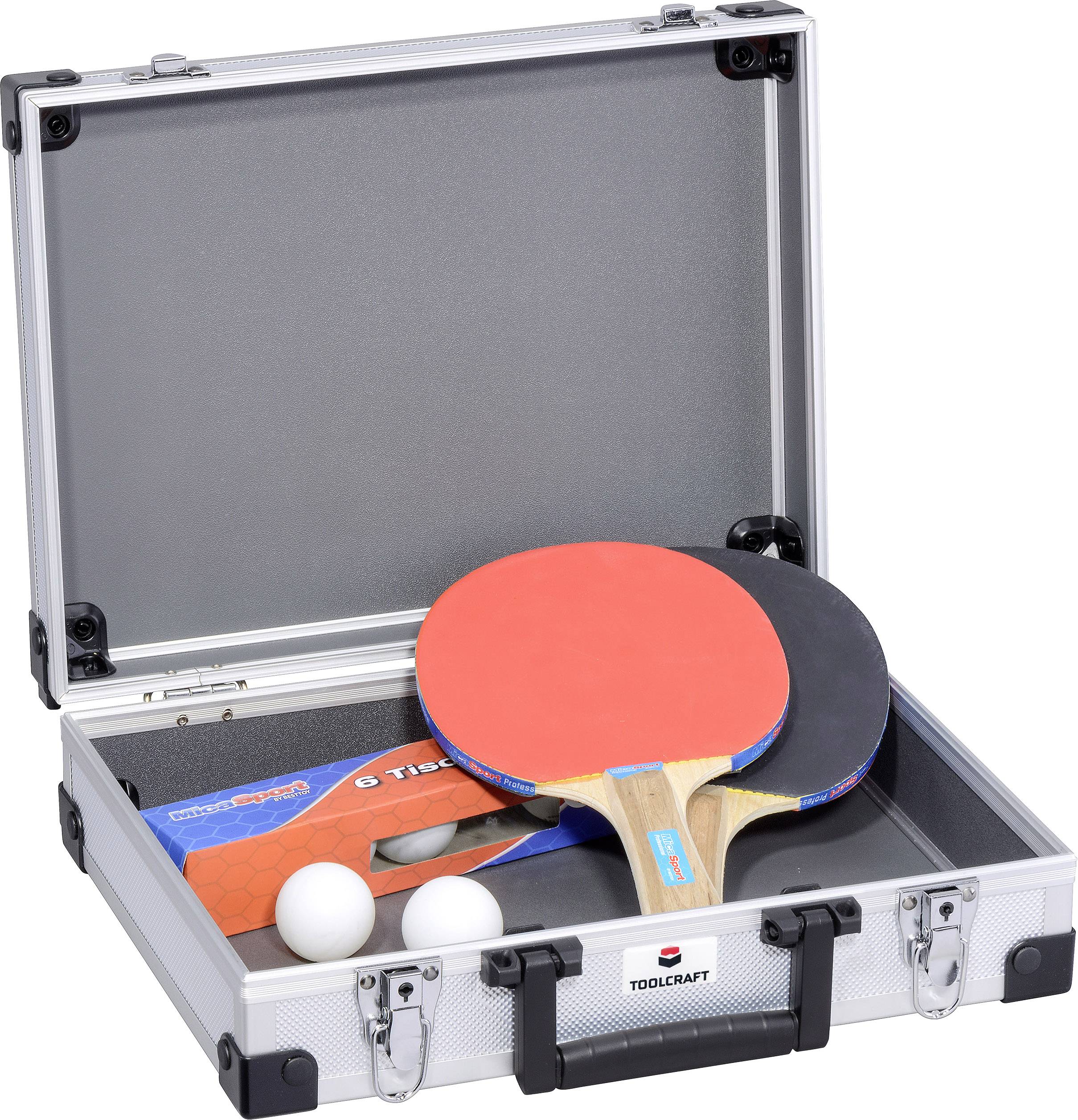 Ensemble de raquettes de tennis de table dans une valise ouverte, comprenant deux raquettes, deux balles blanches et trois housses de raquettes.