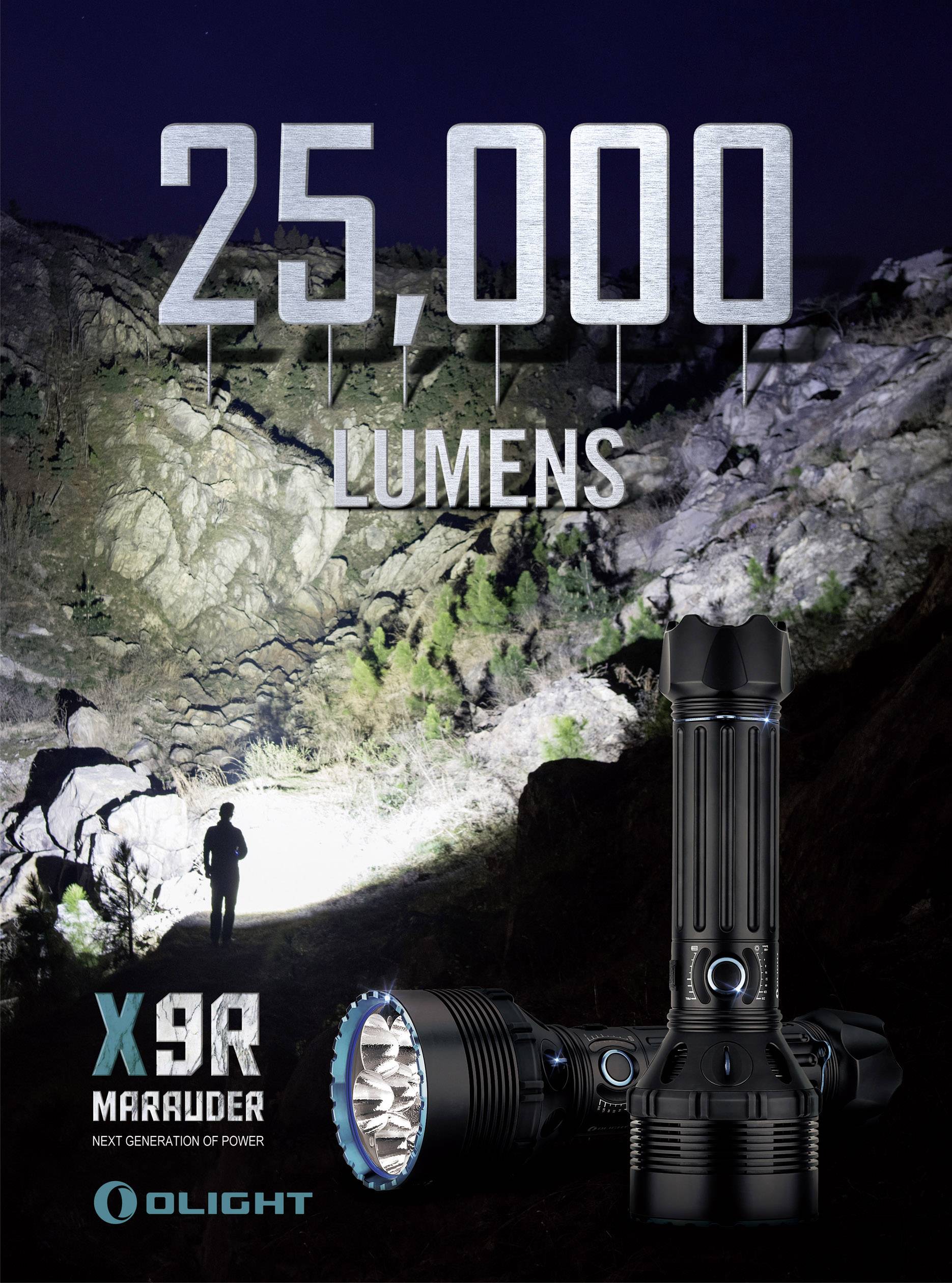 Lampe de poche éclairant un paysage rocheux, illuminé par 25 000 lumens. Modèle X9R Marauder d'Olight, présenté au premier plan.