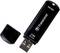 Une clé USB 3.0 Transcend de 64 Go en noir avec son capuchon de protection retiré.