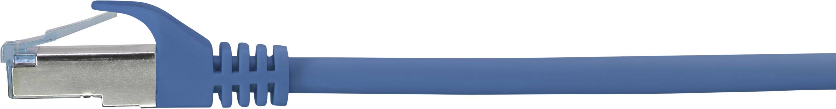 Un câble Ethernet bleu avec une prise, représenté de côté. Adapté pour connecter des ordinateurs à des réseaux.