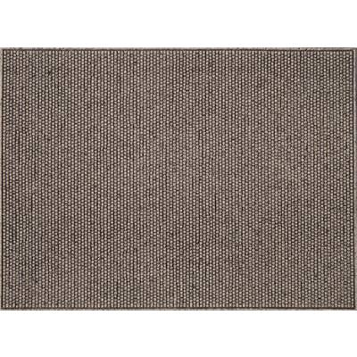 Un tapis rectangulaire au motif dense et uniforme de petits carrés sombres, bordé d'une lisière étroite plus claire.