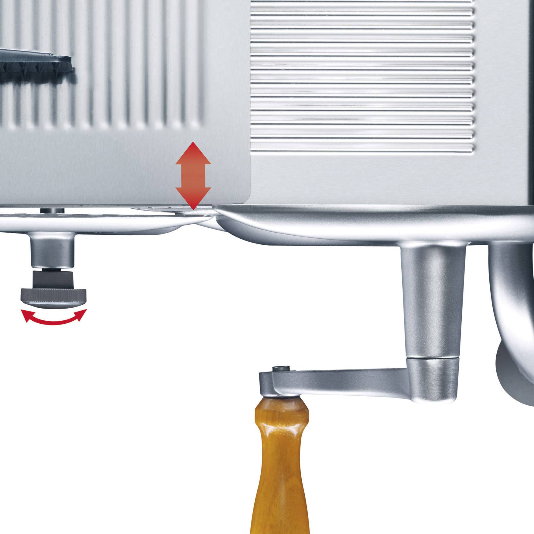Pied réglable en hauteur d'un appareil métallique, déployé. Un symbole de flèche rouge indique la direction du mouvement. Une poignée en bois est visible à droite.