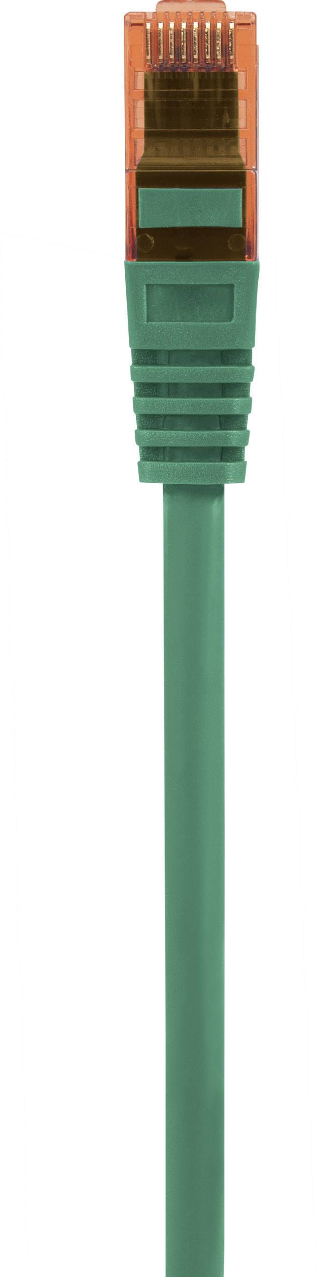 Câble Ethernet vert avec un connecteur réseau orange.