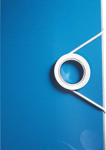 Classeur bleu avec fermeture blanche et poignée ronde au centre de la couverture avant.