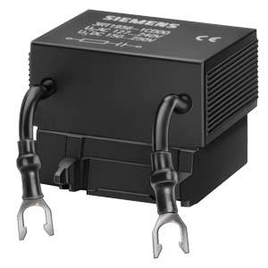 Un transformateur Siemens noir avec deux câbles de connexion et des bornes à ergots, utilisé pour l'adaptation de tension dans les appareils électriques.