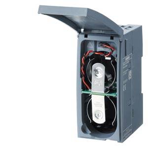Un boîtier de fusibles ouvert avec des câblages visibles et deux supports de fusibles à l'intérieur, utilisé pour la sécurisation de l'alimentation électrique.
