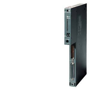 Un boîtier noir étroit et rectangulaire, probablement un module informatique ou de connexion de données, doté de plusieurs ports.