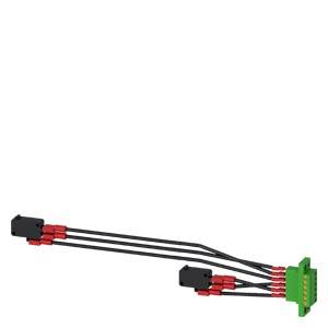Câble de connexion avec des fiches aux deux extrémités. À gauche, deux fiches rectangulaires noires, à droite, un bloc de connexion vert avec plusieurs ports.