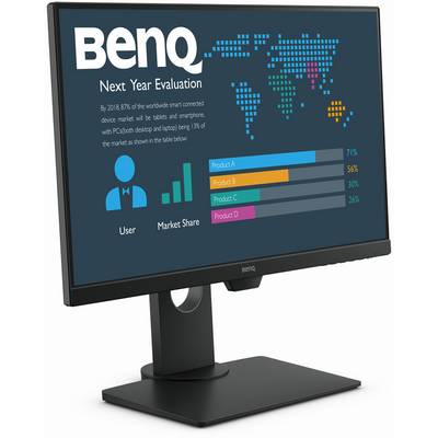 Un moniteur affiche une infographie avec une carte du monde. Titre : 'Évaluation de l'année prochaine'. Graphique à barres des parts de marché : Produit A 71 %, B 54 %, C 30 %, D 26 %.