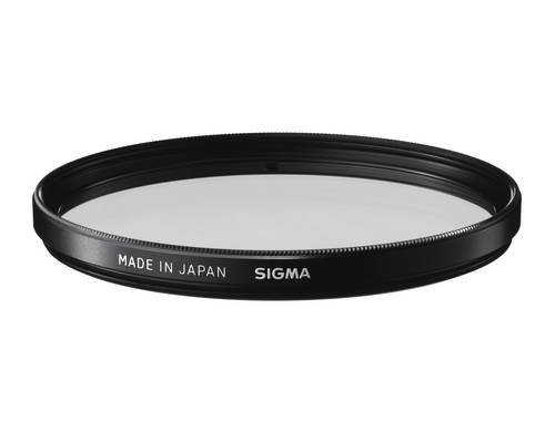 Un filtre noir pour appareil photo Sigma portant l'inscription « Made in Japan ».