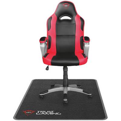 Chaise de gaming rouge et noire sur un tapis avec le logo 'Trust Gaming', design ergonomique avec accoudoirs et appui-tête.