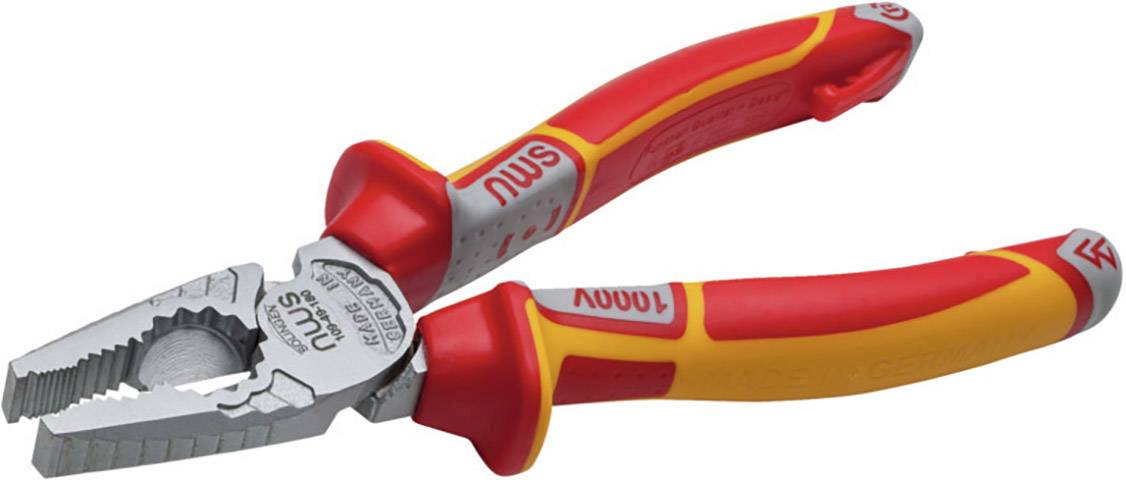 Une pince combinée rouge et jaune avec poignée isolée, adaptée aux travaux électriques. Elle possède des mâchoires dentelées et une fonction de coupe.