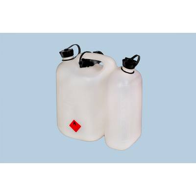 Deux bidons d'essence blancs en plastique avec poignée de transport et symbole de danger rouge sur un fond bleu.