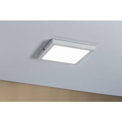 Luminaire de plafond carré et plat avec un cadre blanc, installé sur un plafond clair au-dessus d'un mur de couleur beige.