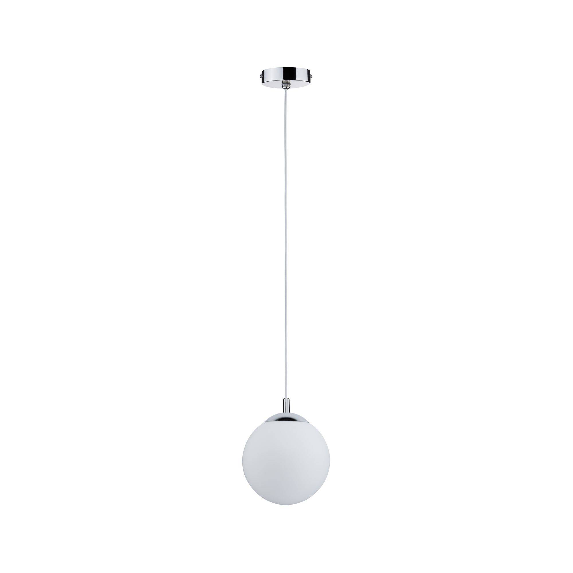 Suspension blanche de forme sphérique, suspendue par un câble et un baldaquin argentés, flottant dans un espace vide. Design minimaliste.