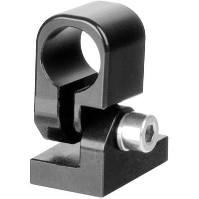 Pièce métallique noire rectangulaire avec découpe circulaire et vis ; utilisée pour fixer des éléments ronds dans des assemblages mécaniques.