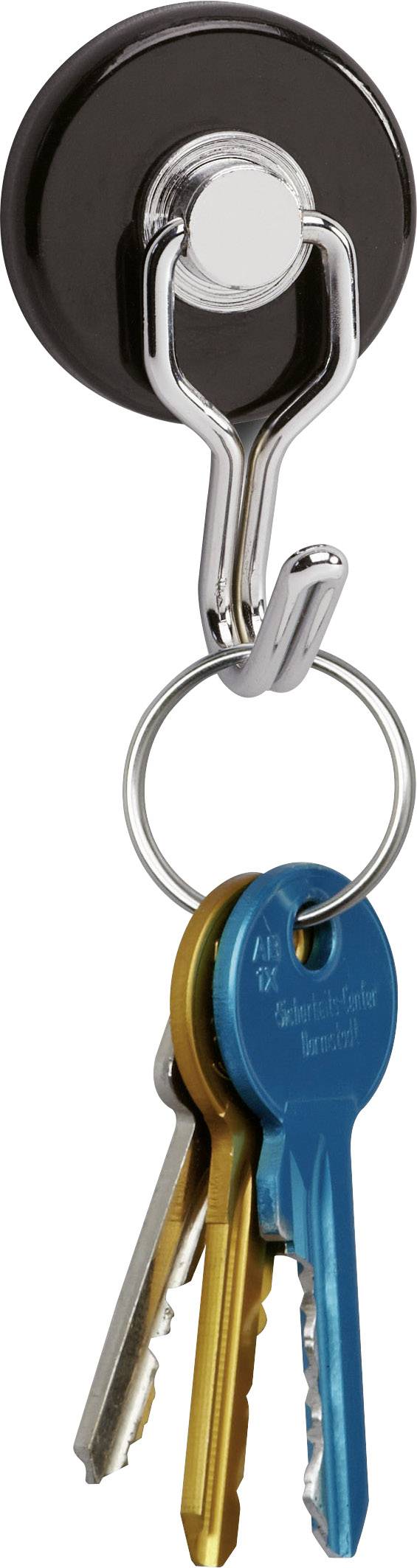 Un aimant noir accroché à un crochet retient trois clés de couleurs bleu, or et argent sur un anneau à clés.