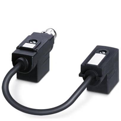 Un connecteur noir avec deux fiches rectangulaires et un raccordement coaxial, relié par un câble courbé.