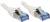Deux câbles Ethernet blancs avec des connecteurs bleus.