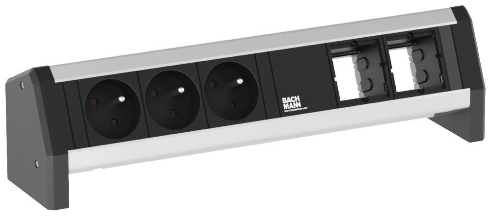 Barrette multiprises avec trois prises Schuko et deux emplacements de modules vides, adaptée aux installations de bureau.