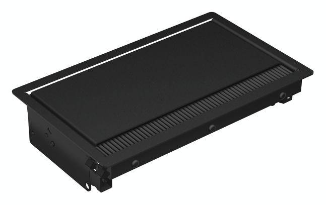 Plaque de grill rectangulaire noire avec un bord surélevé, adaptée à la cuisson, placée sur une surface blanche.