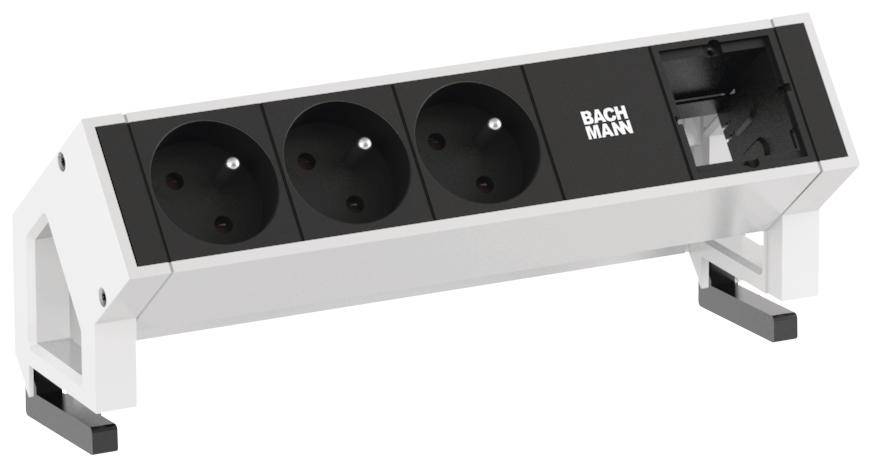 Une barrette d'alimentation blanche avec trois prises électriques et deux emplacements vides pour interrupteurs ou ports USB, marquée 'BACHMANN'.