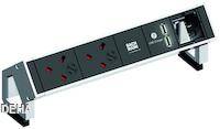 Bloc multiprises avec deux prises électriques, deux ports USB et une prise réseau, monté sur un support de table.