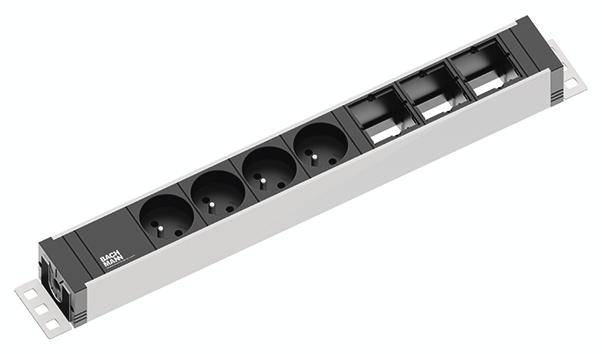 Une barrette multiprise argentée avec quatre emplacements Schuko noirs et plusieurs connexions réseau noires.