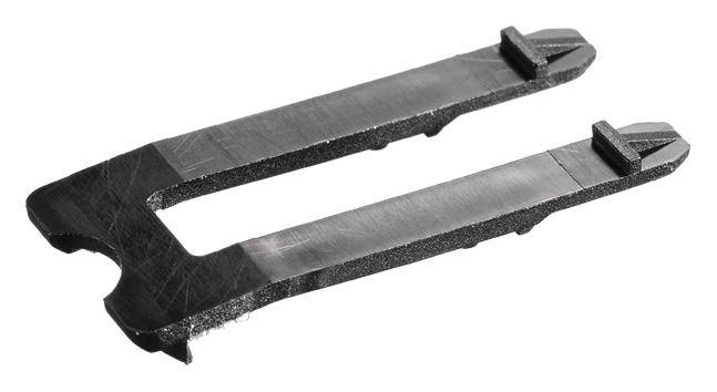 Pince en plastique noir en forme de U, vue de côté. Utilisée pour fixer ou maintenir des objets en position.