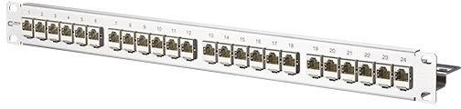 Panneau de brassage avec 24 ports RJ45, numérotés de 1 à 24, utilisé pour le câblage réseau dans une armoire serveur.