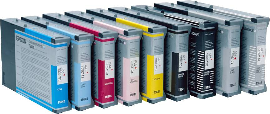 Cartouches d'encre de différentes couleurs, comprenant le cyan, le magenta, le jaune et le noir, alignées et prêtes à être utilisées pour une imprimante.