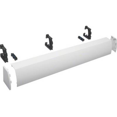 Un goulotte de câbles blanche avec capuchons d'extrémité et supports. Les supports sont disposés symétriquement des deux côtés du canal.