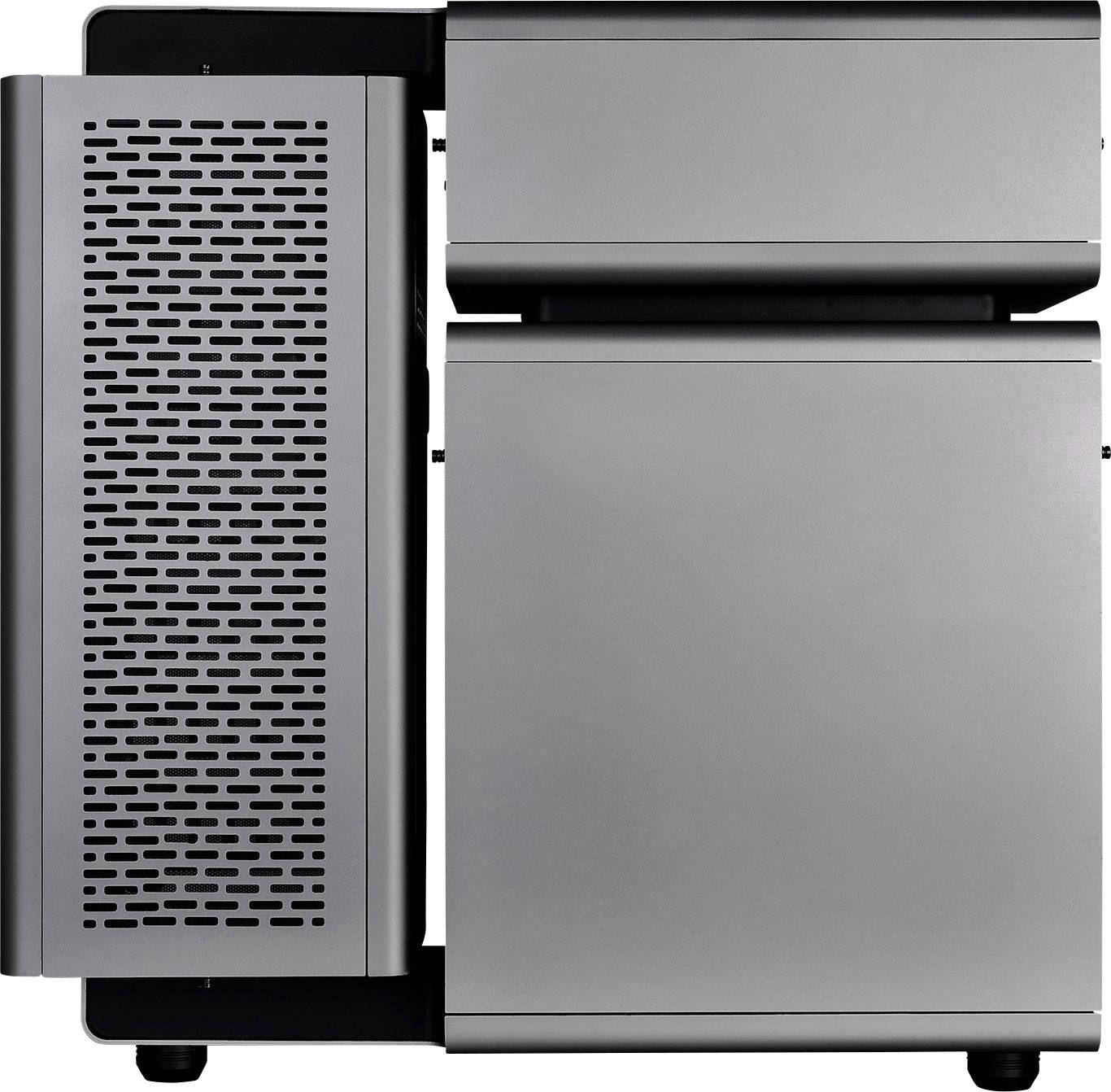 Boîtier d'ordinateur au design argenté et moderne. Grille de ventilation à gauche, façade massive à droite. Adapté aux environnements de bureau élégants.