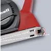 Une rabot électrique à main rouge montre le réglage ajustable de la profondeur de la lame avec des flèches pour le réglage.
