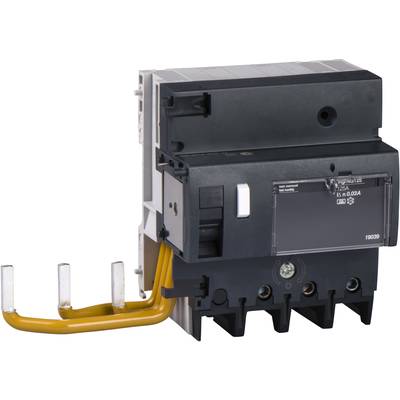 Un disjoncteur électrique noir avec des câbles de connexion jaunes. Utilisé pour sécuriser l'alimentation électrique dans les installations électriques.