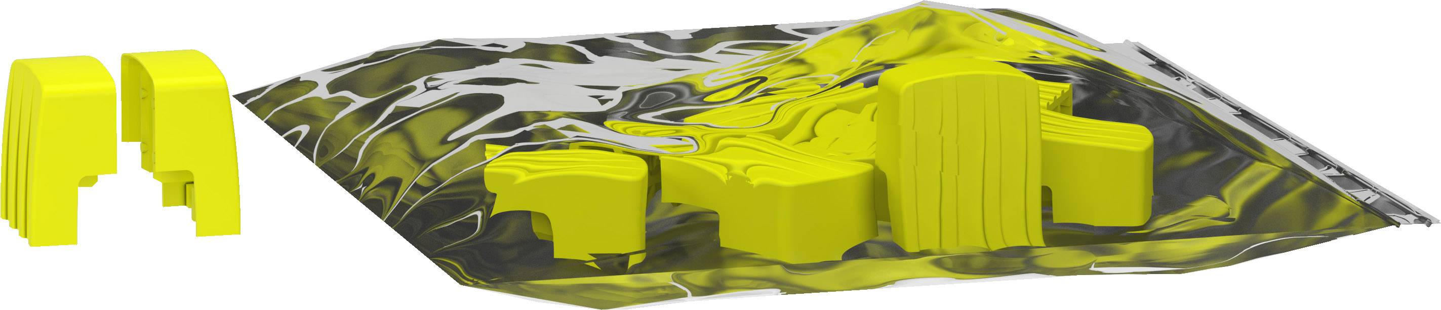 Des figures jaunes et abstraites sur une surface feuilletée et réfléchissante. Les figures ont des formes géométriques et varient en taille.