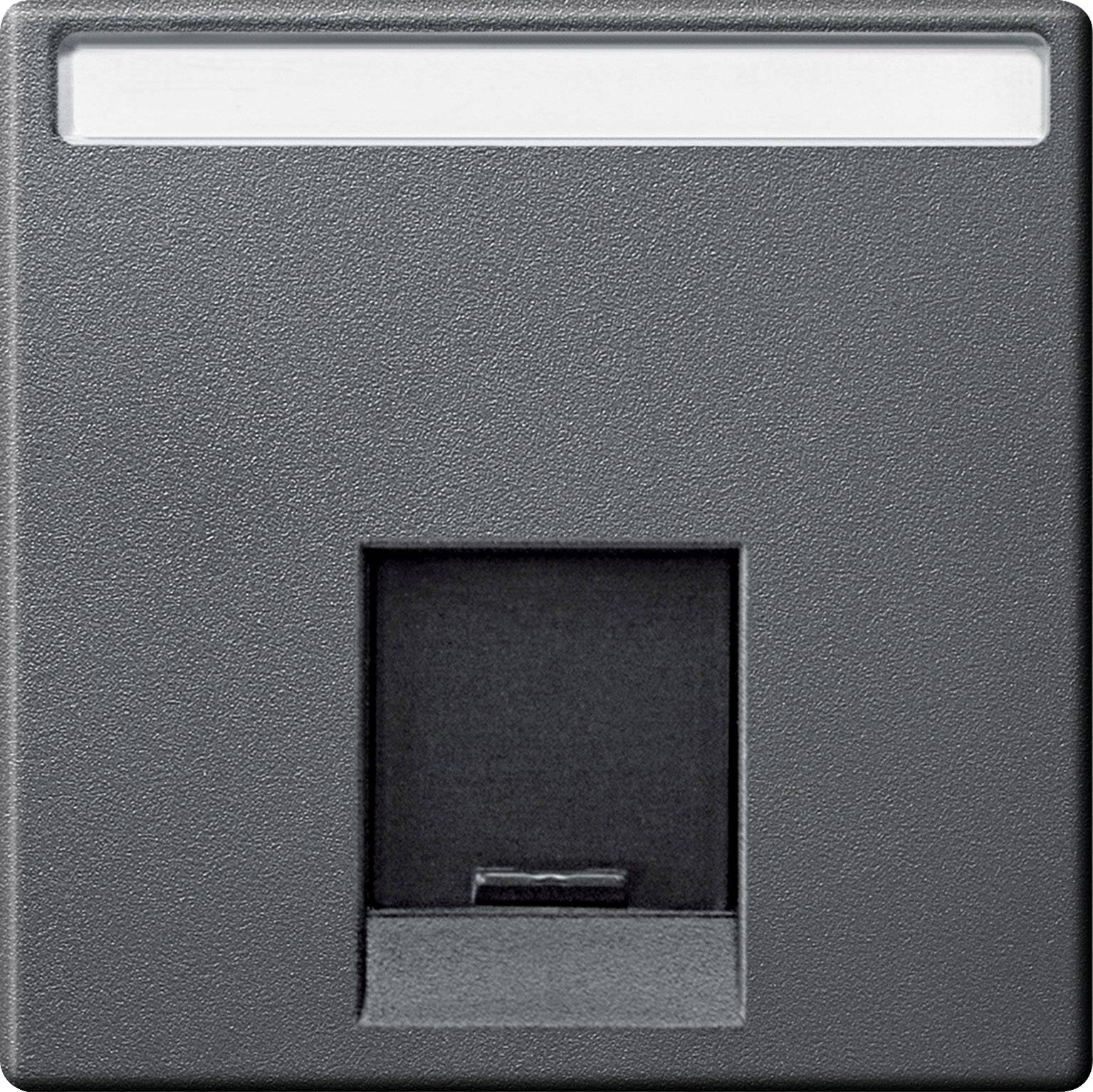 Un cache-prise gris avec une fente rectangulaire au centre.