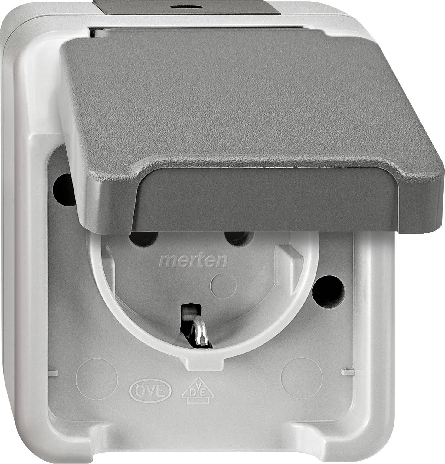 Prise électrique extérieure gris-blanc avec couvercle rabattable, ouverte. Le couvercle supérieur offre une protection contre les intempéries.