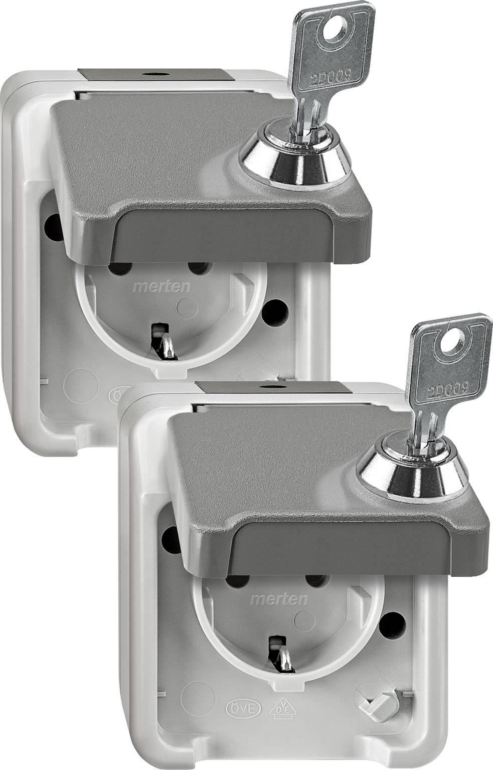 Deux prises Schuko verrouillables avec des couvercles gris et des clés. Idéales pour la sécurité et le contrôle dans les espaces publics.