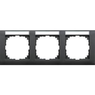 Cadre triple en noir pour interrupteurs ou prises, avec découpes rectangulaires et champ d'étiquetage en haut.